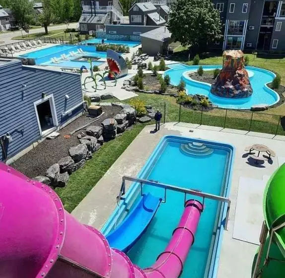 Condo 2 Chambres Avec Parc Aquatique!