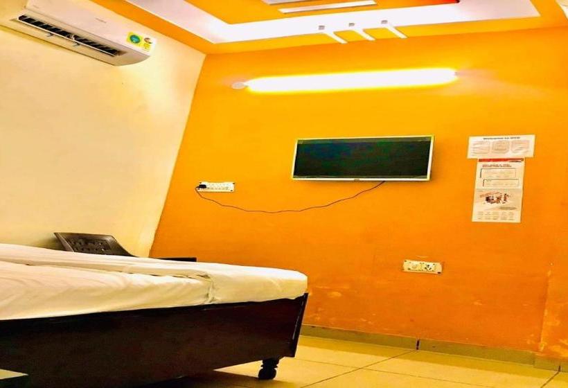 Oyo 80749 Hotel The Glory Palace