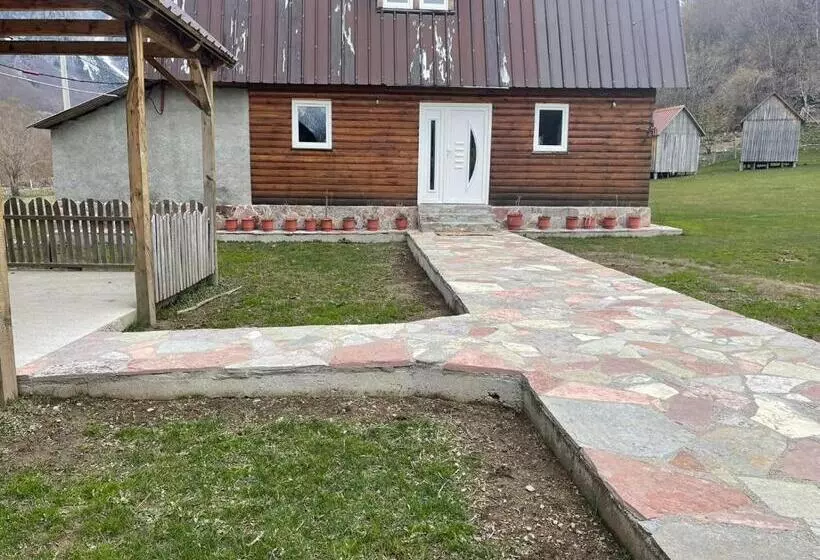پانسیون Bujtina Zemra Tradites