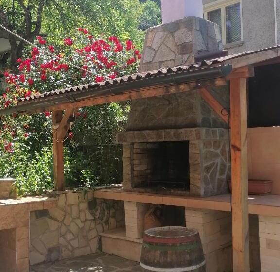 Пансион Guest House Shipkovo Hills