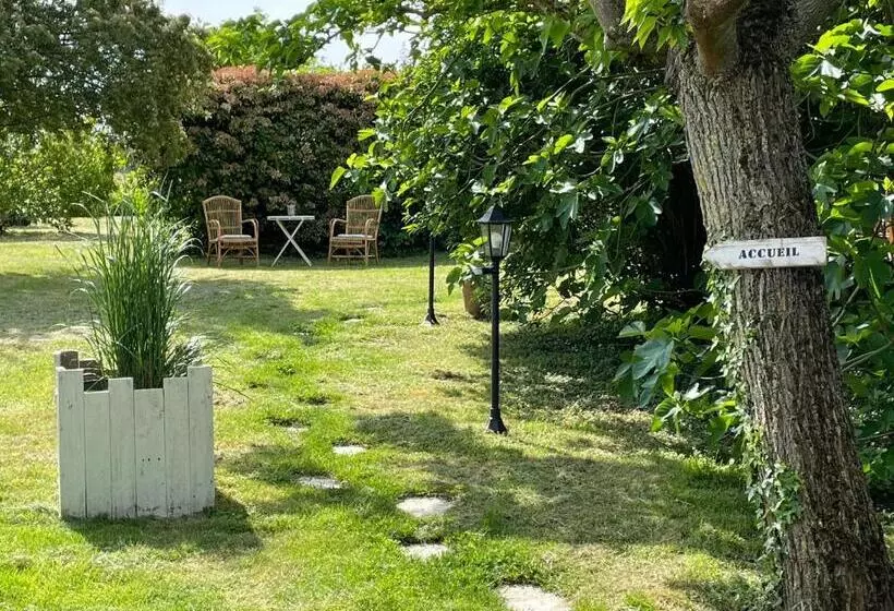 Aamiaismajoitus (B&B) Chambres D Hôtes Avec Piscine Et Spa La Folière Saumur