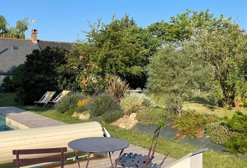 Aamiaismajoitus (B&B) Chambres D Hôtes Avec Piscine Et Spa La Folière Saumur