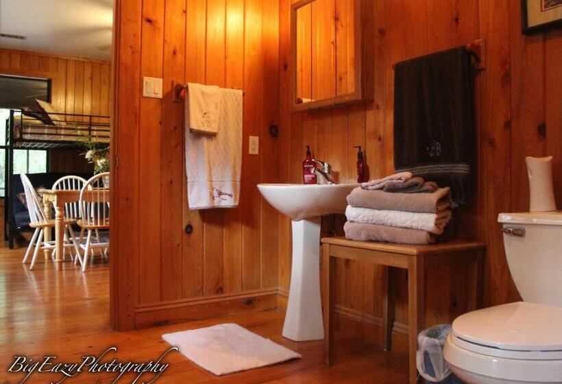 مبيت وإفطار The Meadow Cabin