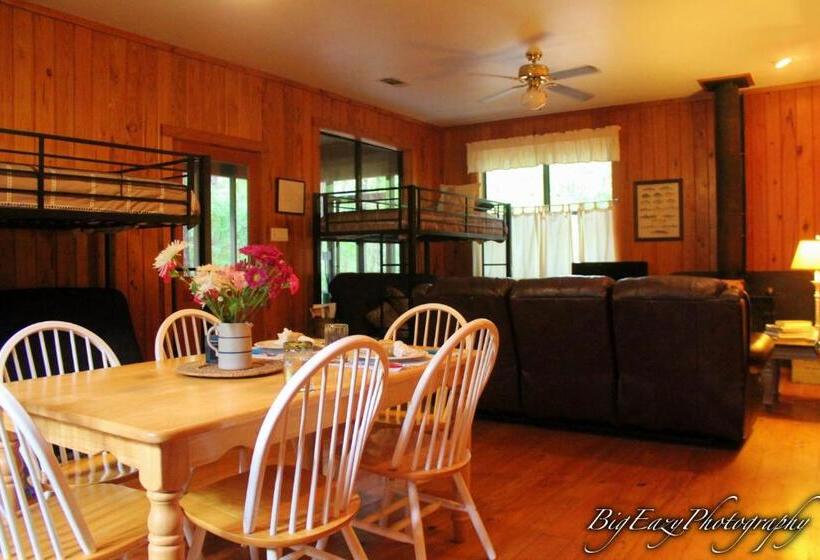 مبيت وإفطار The Meadow Cabin