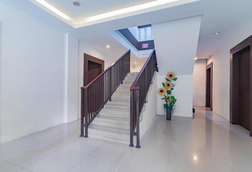 ホテル Reddoorz Plus @ Ruko Klandasan Ulu