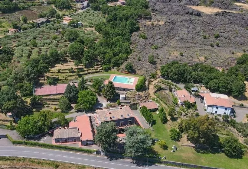 Hotelli Santoro Country House