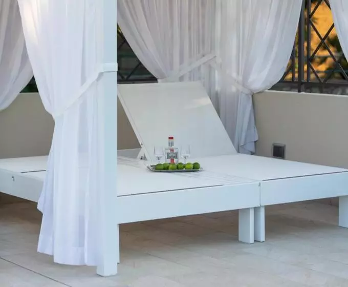 Hotelli The Time  Home &