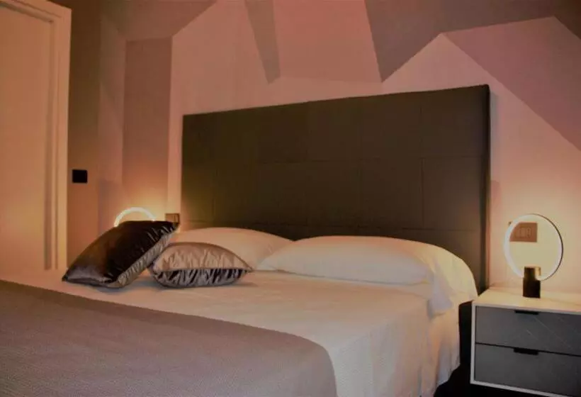 Hotelli The Time  Home &