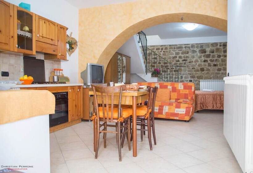 פנסיון La Travernetta   The Authentic Tusa