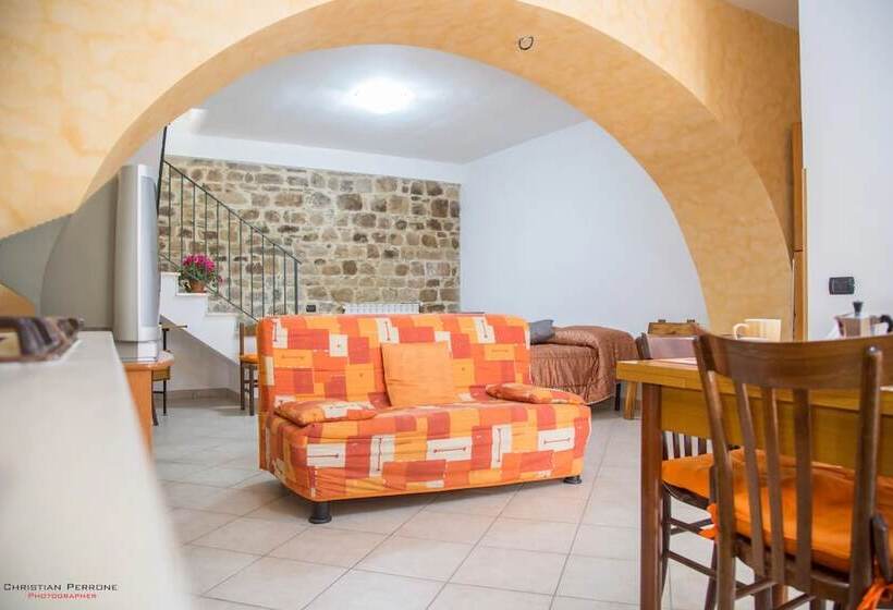 פנסיון La Travernetta   The Authentic Tusa