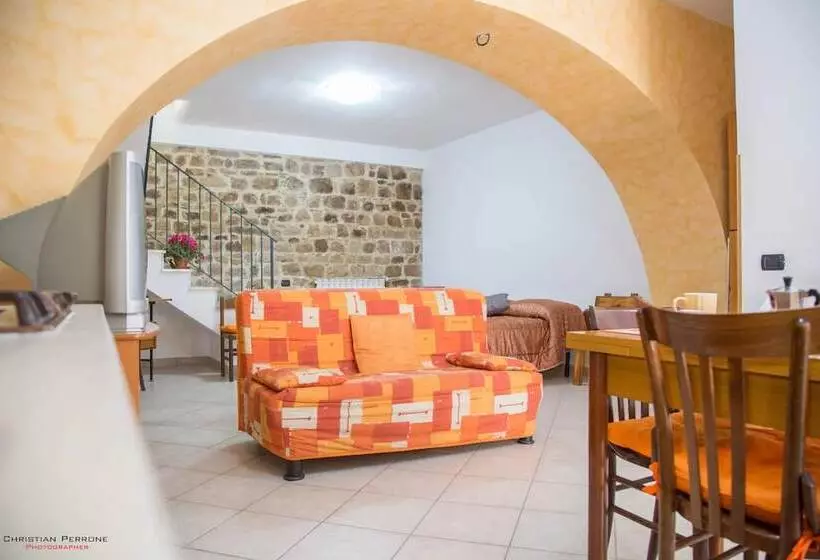 ペンション La Travernetta   The Authentic Tusa