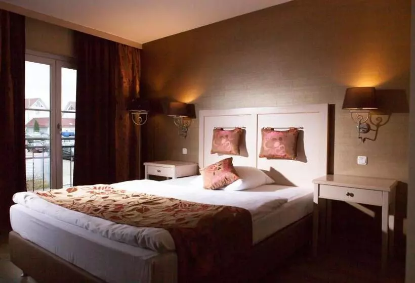 Отель Ampervilla