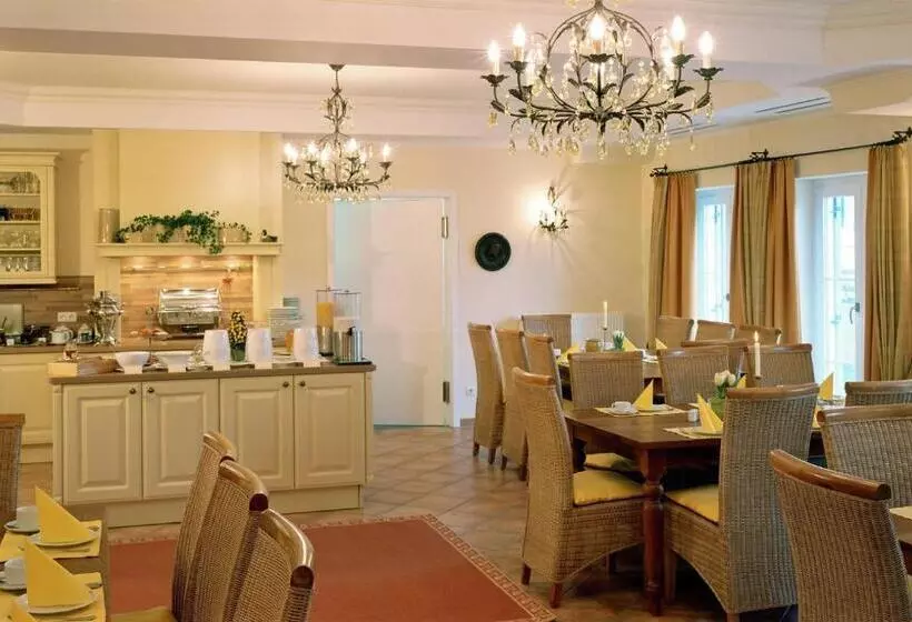 Отель Ampervilla