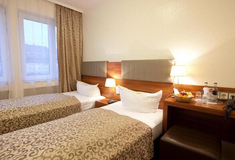 Отель Frankfurt Messe