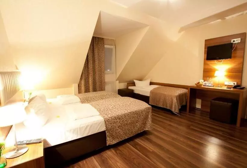 Отель Frankfurt Messe