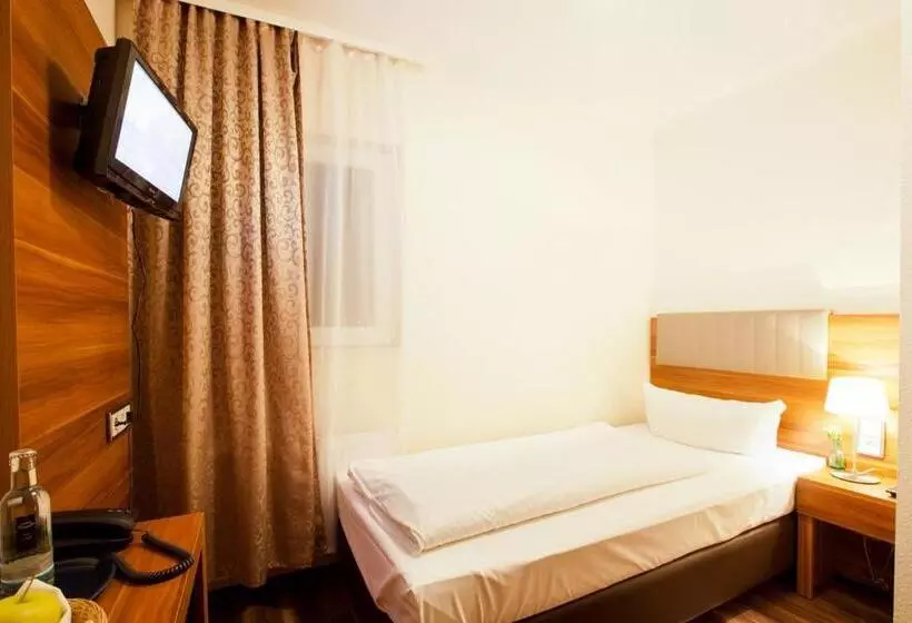 Отель Frankfurt Messe