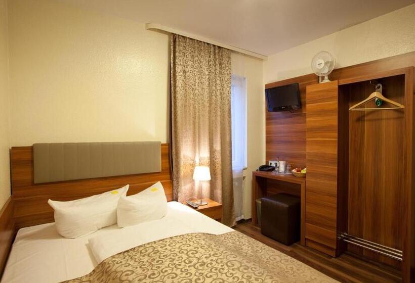 Отель Frankfurt Messe