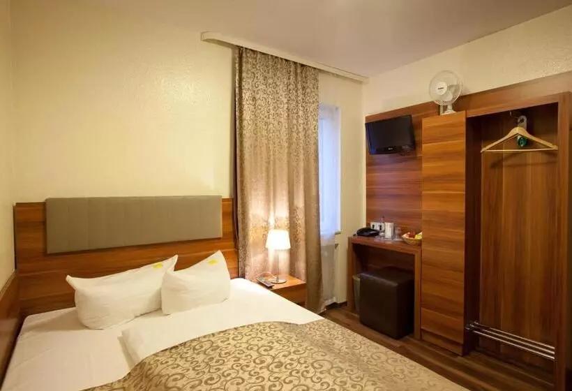 Отель Frankfurt Messe