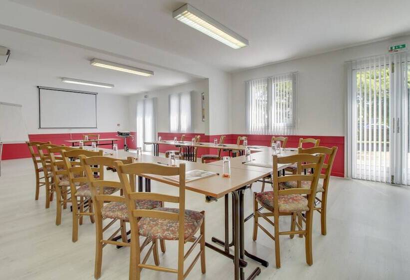 Hotel Authentic By Balladins Dijon / Marsannaylacote