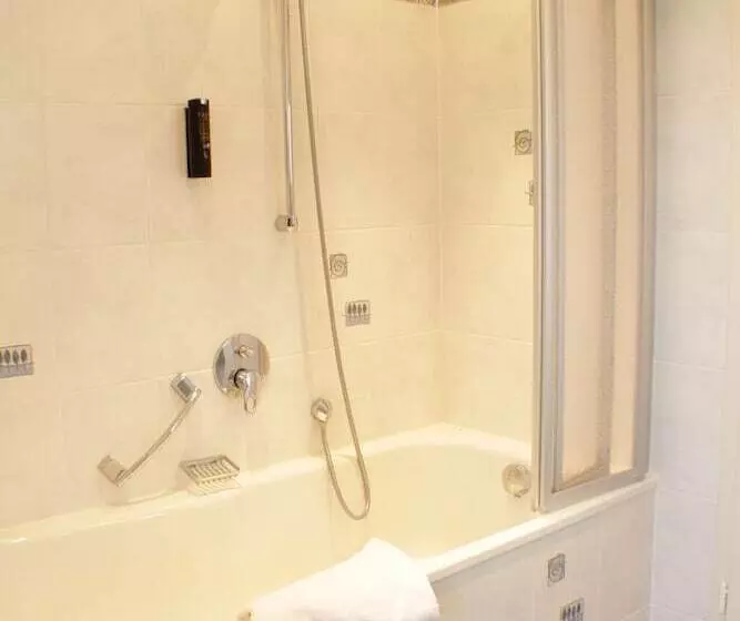 Отель Blauer Wolf