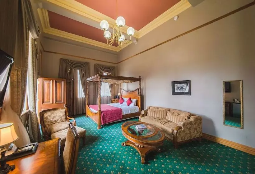 Отель Denison Boutique