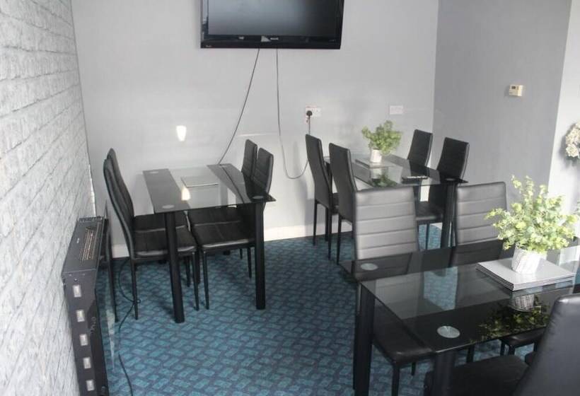 Отель The Vale Apart