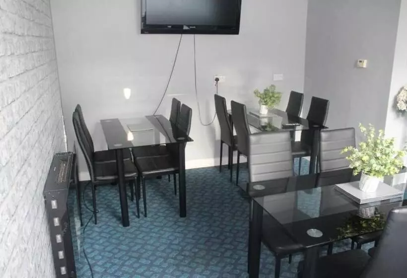 Отель The Vale Apart