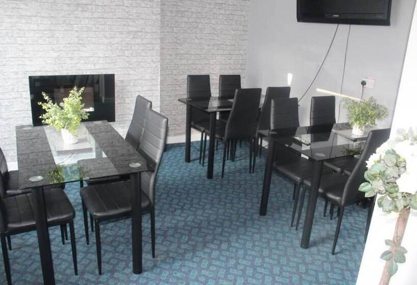 Отель The Vale Apart