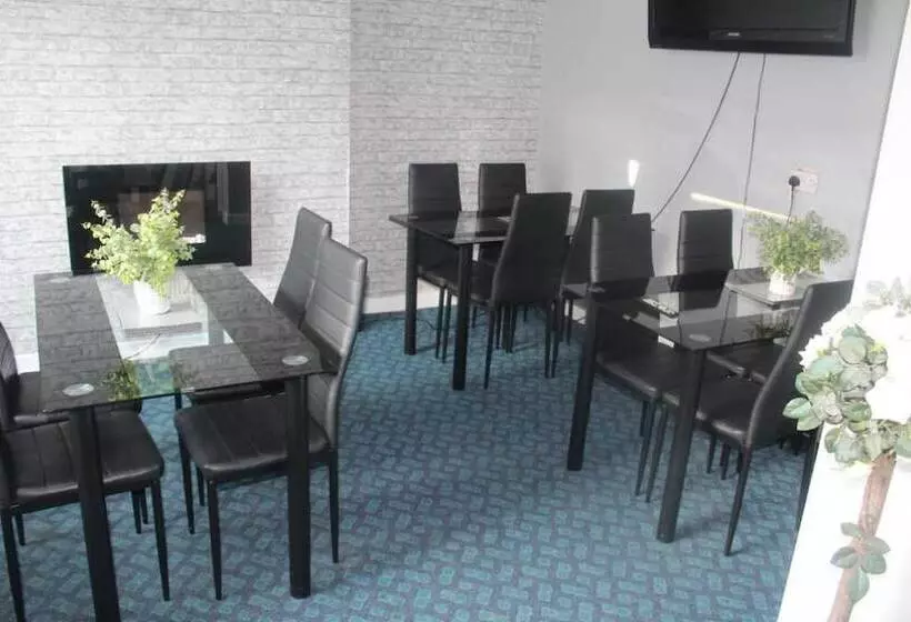 Отель The Vale Apart