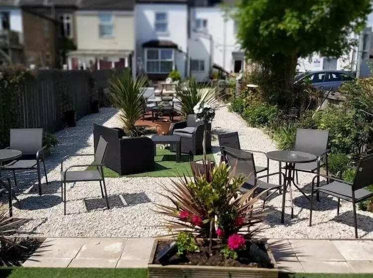 Отель The Vale Apart