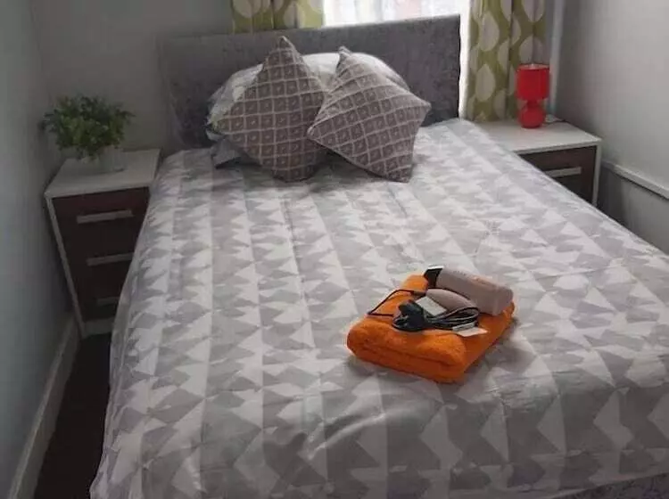 Отель The Vale Apart