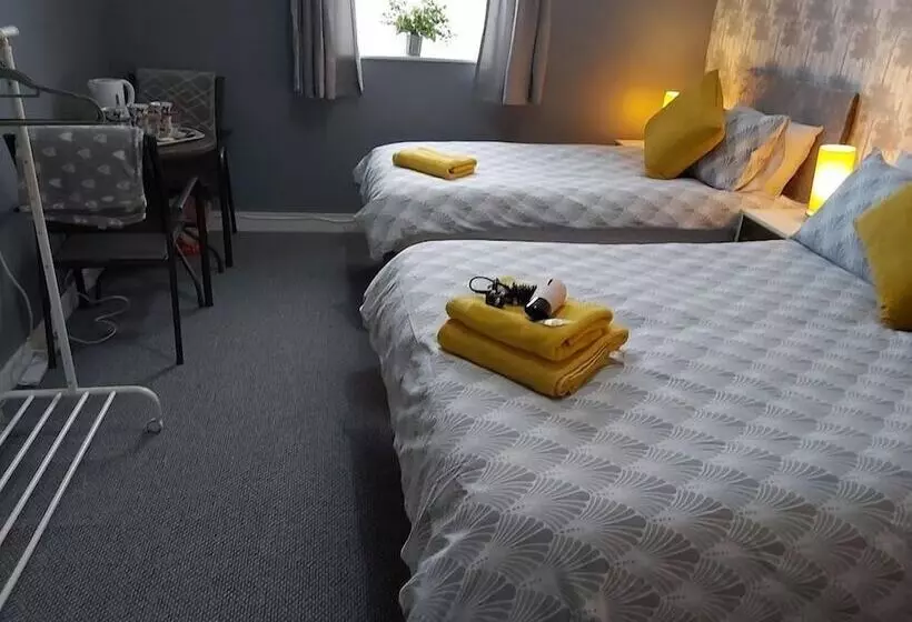 Отель The Vale Apart