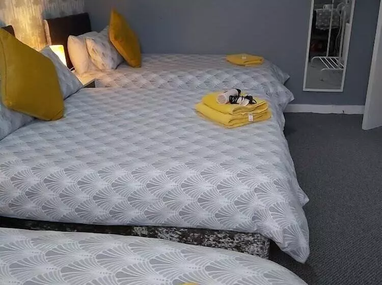 Отель The Vale Apart