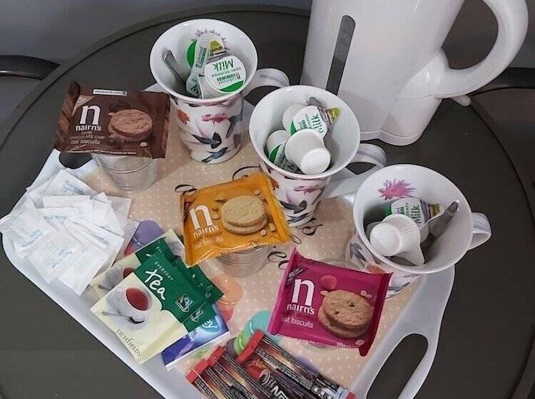 Отель The Vale Apart