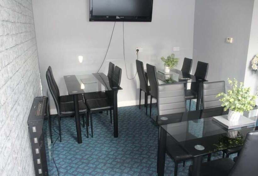 Отель The Vale Apart