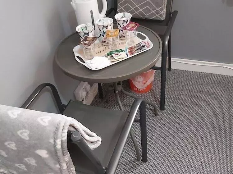 Отель The Vale Apart