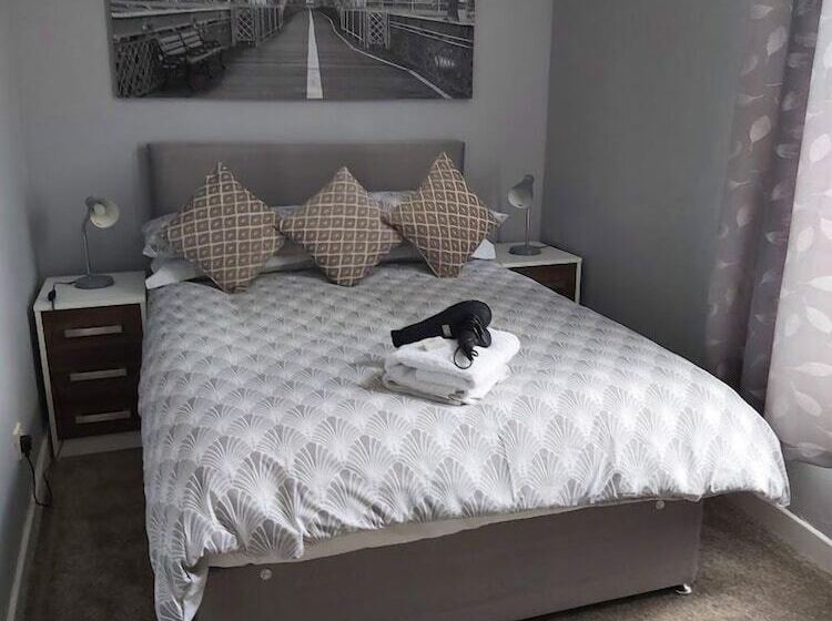 Отель The Vale Apart