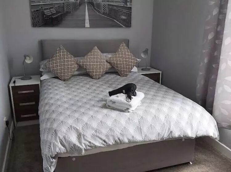 Отель The Vale Apart