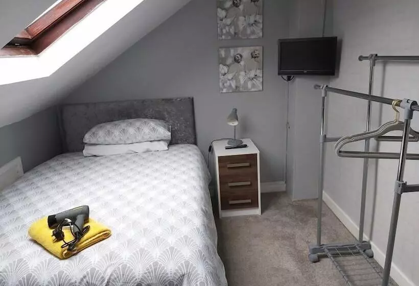 Отель The Vale Apart