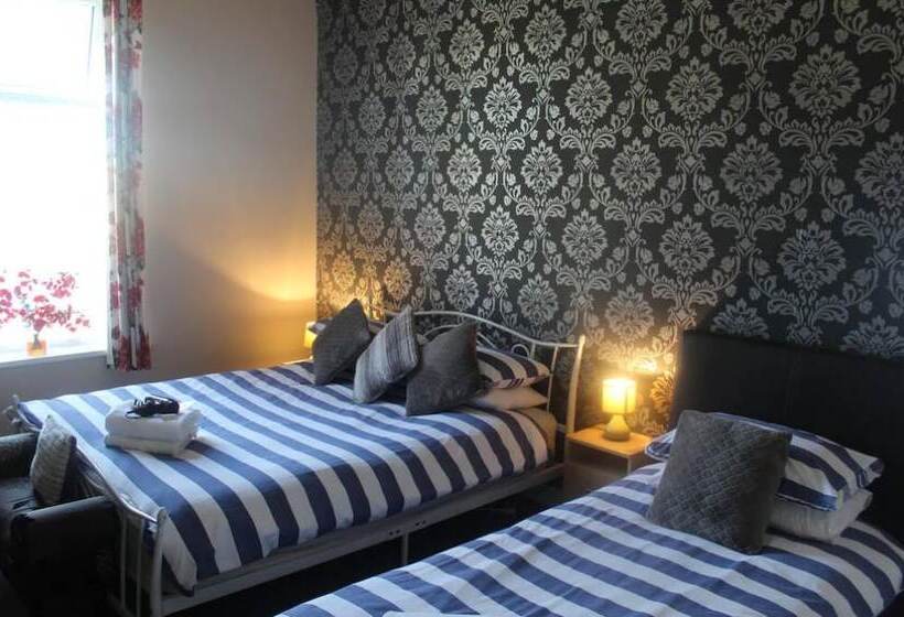 Отель The Vale Apart