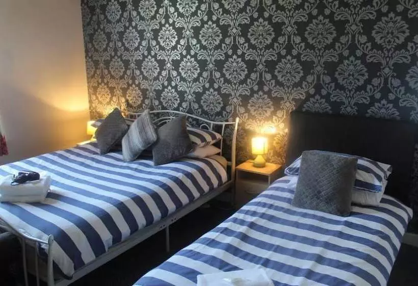 Отель The Vale Apart