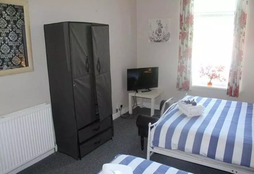 Отель The Vale Apart