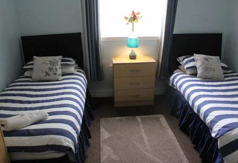 Отель The Vale Apart