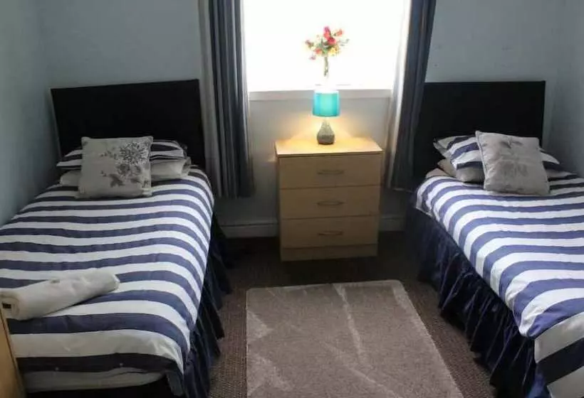 Отель The Vale Apart