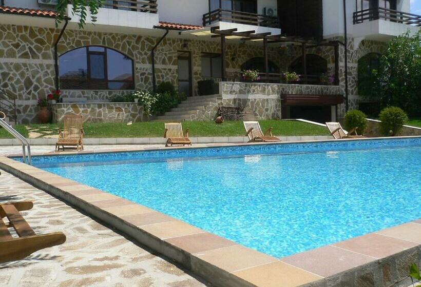 בית מלון כפרי Madara Club And Spa