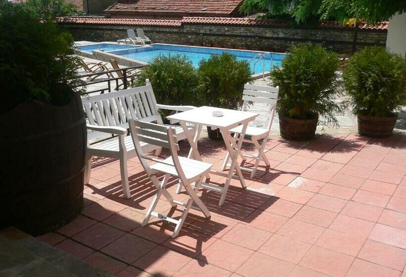 בית מלון כפרי Madara Club And Spa