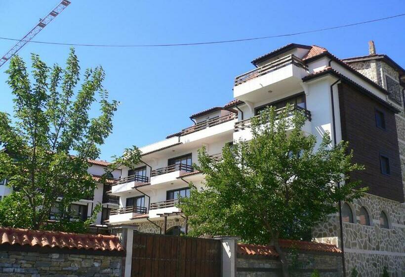 בית מלון כפרי Madara Club And Spa