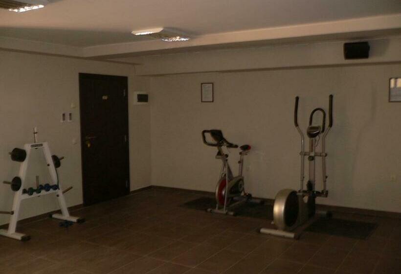 בית מלון כפרי Madara Club And Spa