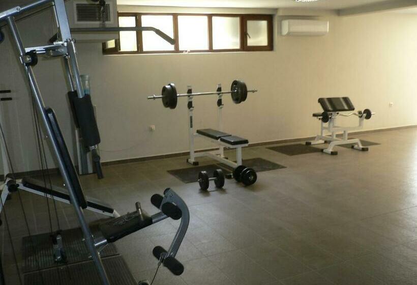 בית מלון כפרי Madara Club And Spa