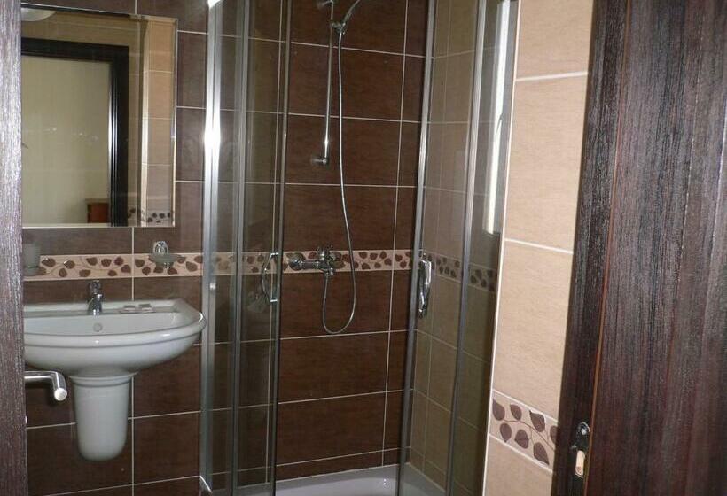 בית מלון כפרי Madara Club And Spa